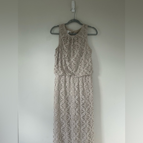 London Times Dresses & Skirts - Lace Maxi Dress (Size 10)
